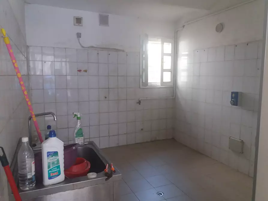 Immagine 3 di Attività commerciale in affitto  in via capecchi a Pontedera