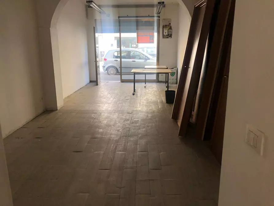 Immagine 1 di Attività commerciale in affitto  in Via Giuseppe Mazzini a Cascina