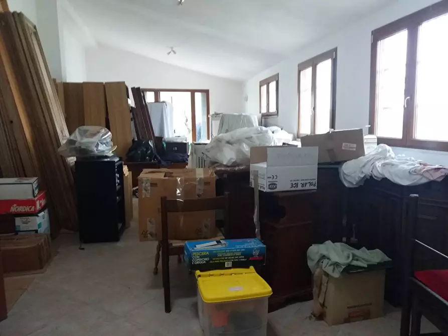 Immagine 2 di Attività commerciale in vendita  in via carlo marx a San Giuliano Terme