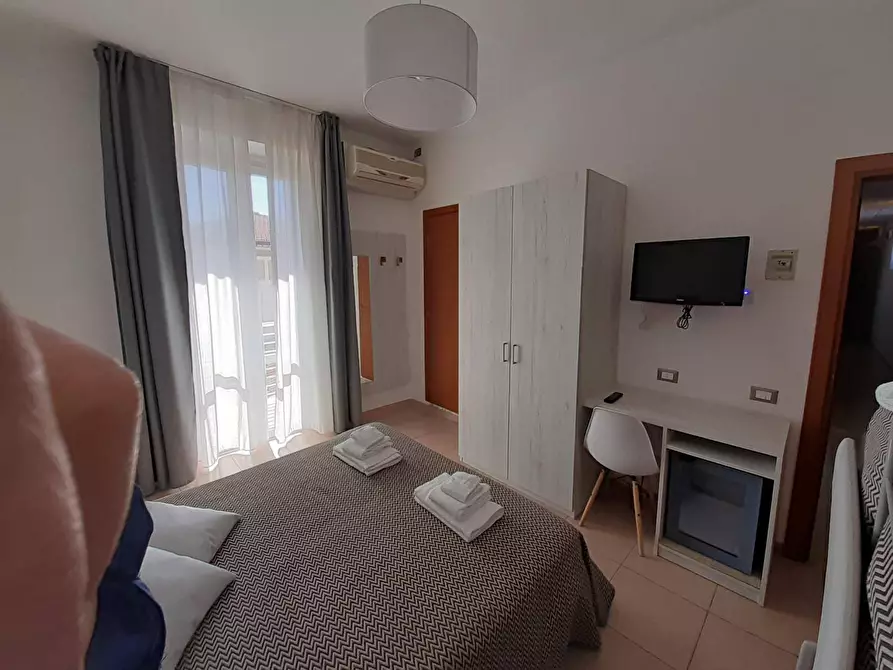 Immagine 10 di Attività commerciale in vendita  in via Mazzini a Camaiore