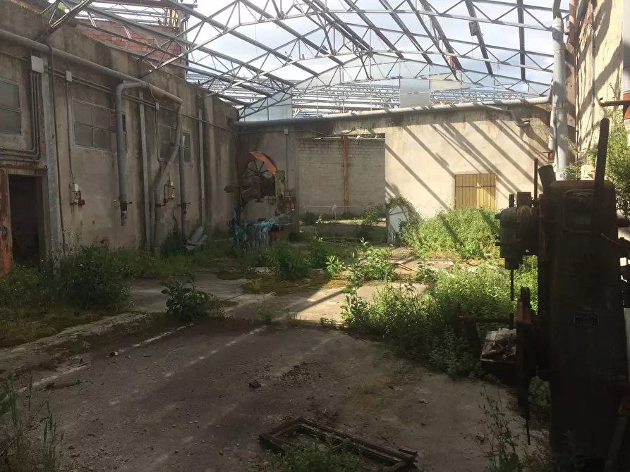 Immagine 6 di Attività commerciale in vendita  a Lucca