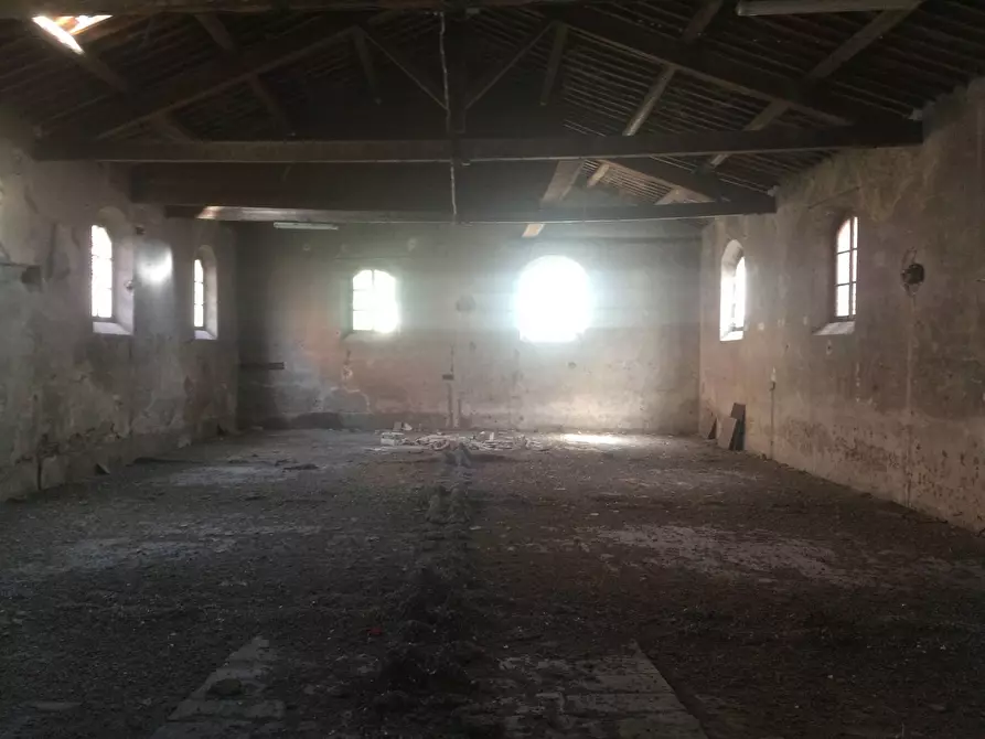 Immagine 7 di Attività commerciale in vendita  a Lucca