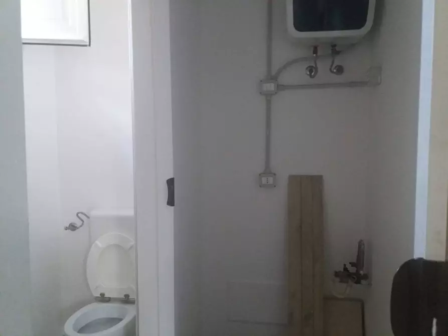 Immagine 4 di Attività commerciale in affitto  in via calcesana a San Giuliano Terme