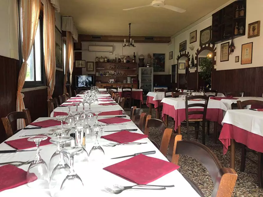 Immagine 3 di Attività commerciale in vendita  in via edmondo de amicis a San Giuliano Terme