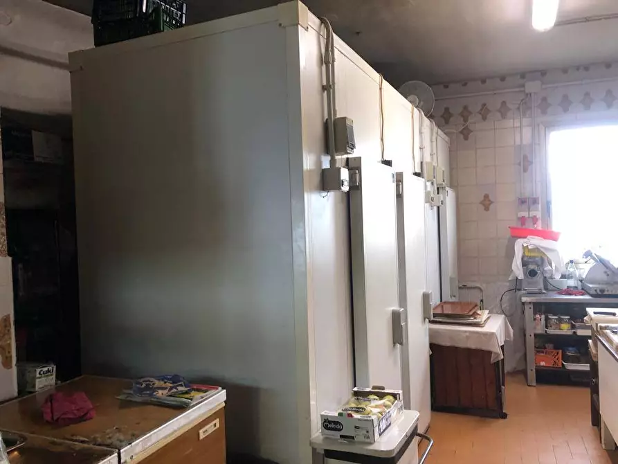 Immagine 6 di Attività commerciale in vendita  in via edmondo de amicis a San Giuliano Terme