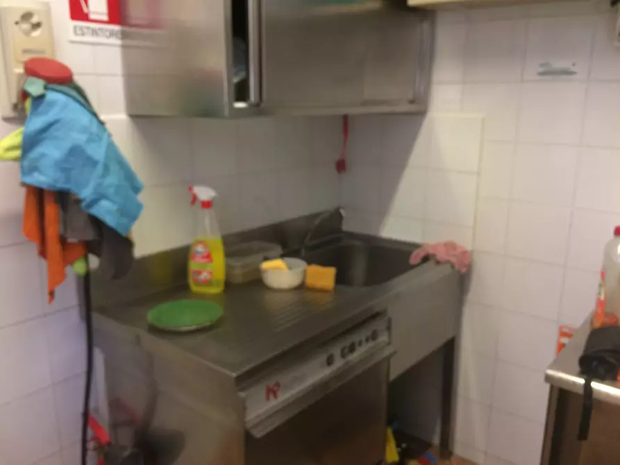 Immagine 2 di Attività commerciale in vendita  in Piazza Arcivescovado a Pisa