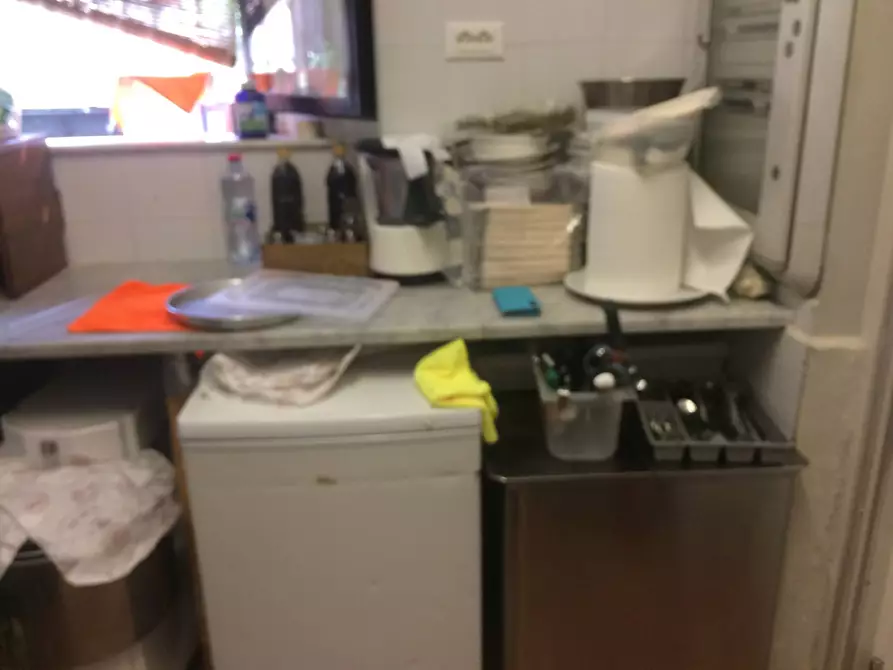 Immagine 3 di Attività commerciale in vendita  in Piazza Arcivescovado a Pisa