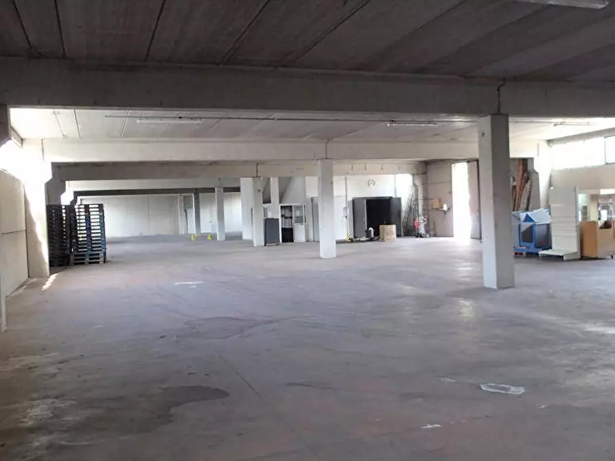 Immagine 4 di Attività commerciale in vendita  in dei Carpentieri a Camaiore