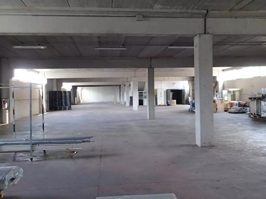 Immagine 5 di Attività commerciale in vendita  in dei Carpentieri a Camaiore