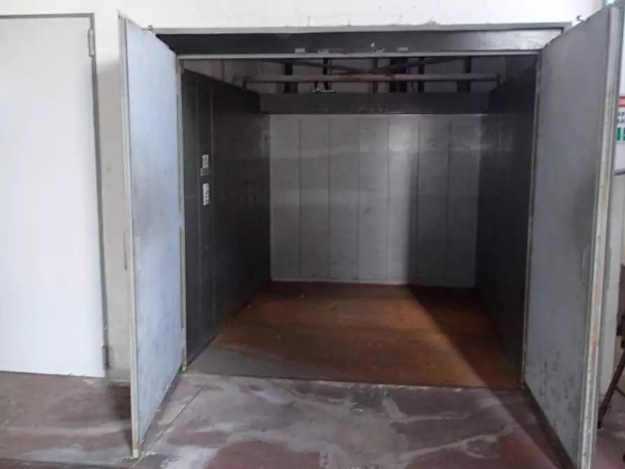 Immagine 7 di Attività commerciale in vendita  in dei Carpentieri a Camaiore