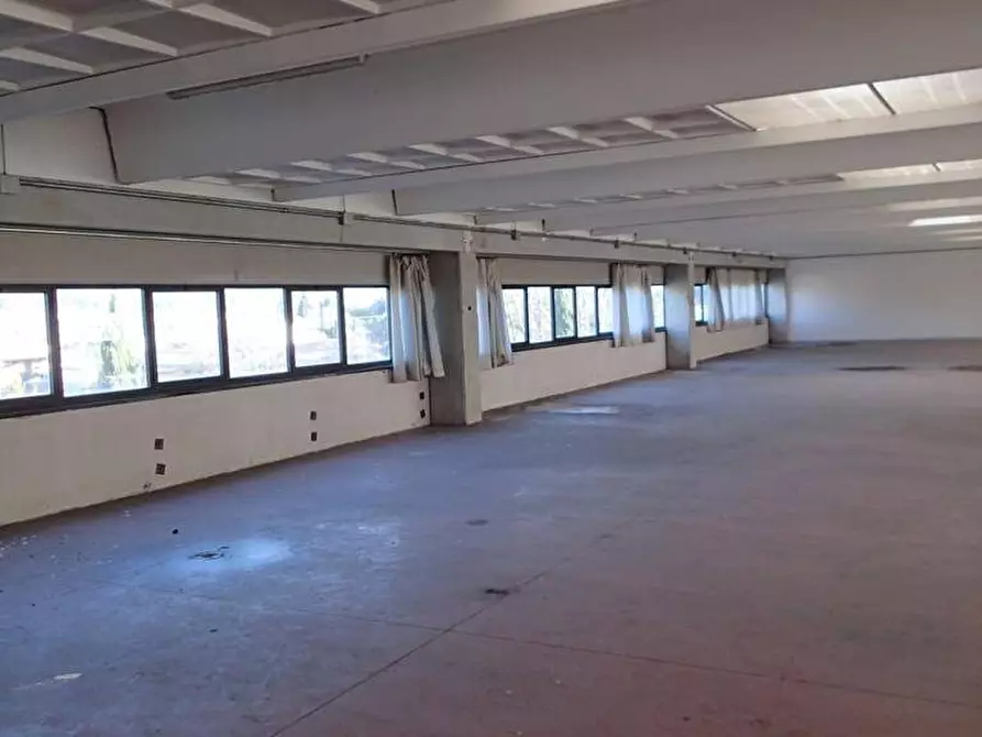 Immagine 13 di Attività commerciale in vendita  in dei Carpentieri a Camaiore