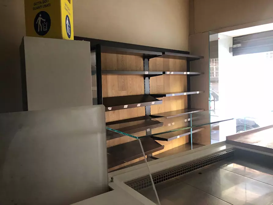 Immagine 2 di Attività commerciale in affitto  in via san martino a Pisa