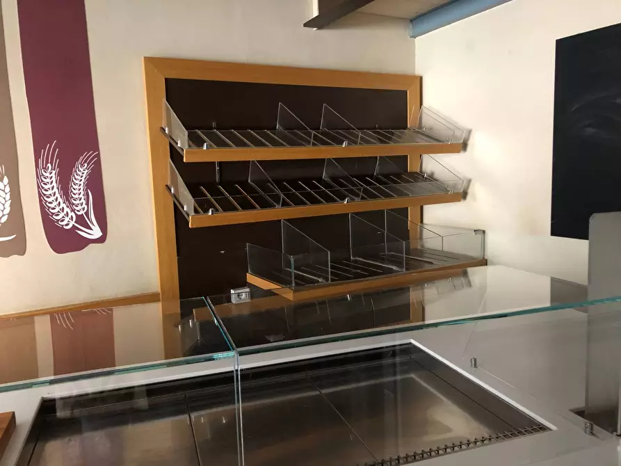 Immagine 3 di Attività commerciale in affitto  in via san martino a Pisa