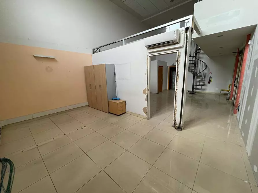 Immagine 2 di Ufficio in affitto  in Via Lampredi a Livorno