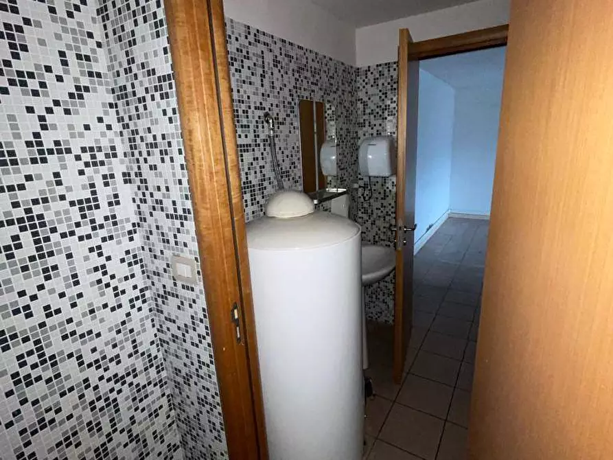 Immagine 11 di Ufficio in affitto  in Via Lampredi a Livorno