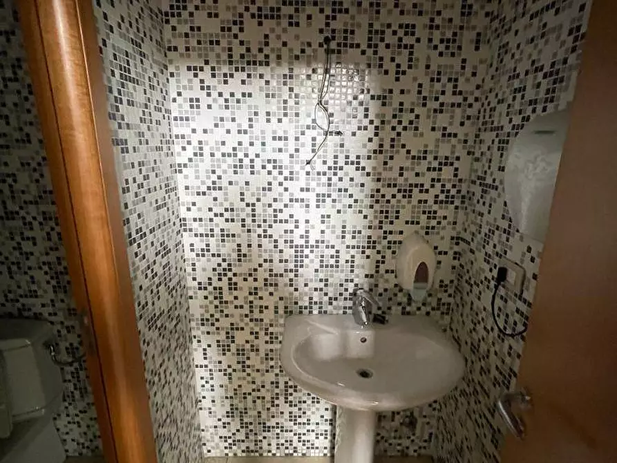 Immagine 9 di Ufficio in affitto  in Via Lampredi a Livorno