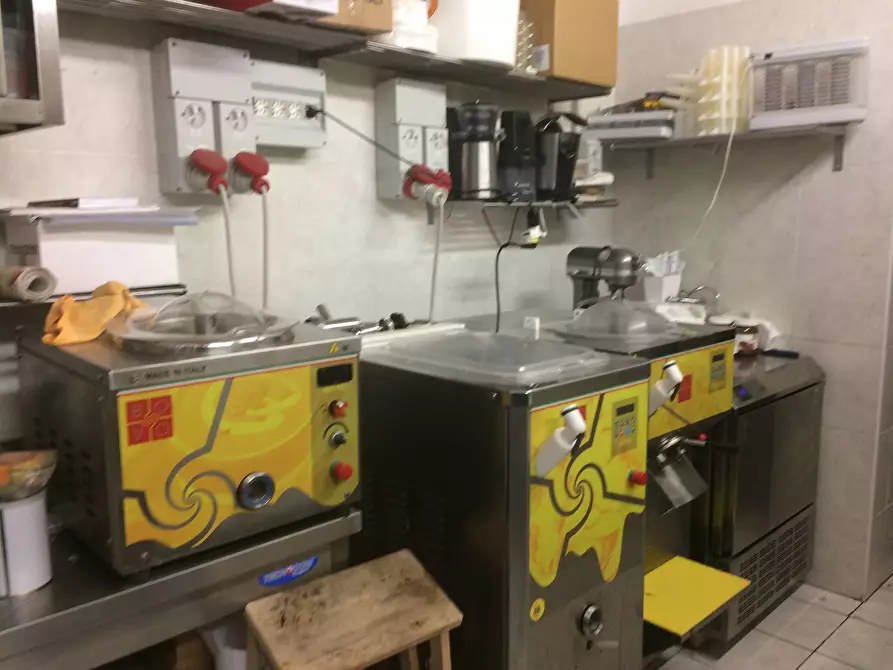 Immagine 4 di Attività commerciale in vendita  in Corso Italia a Pisa