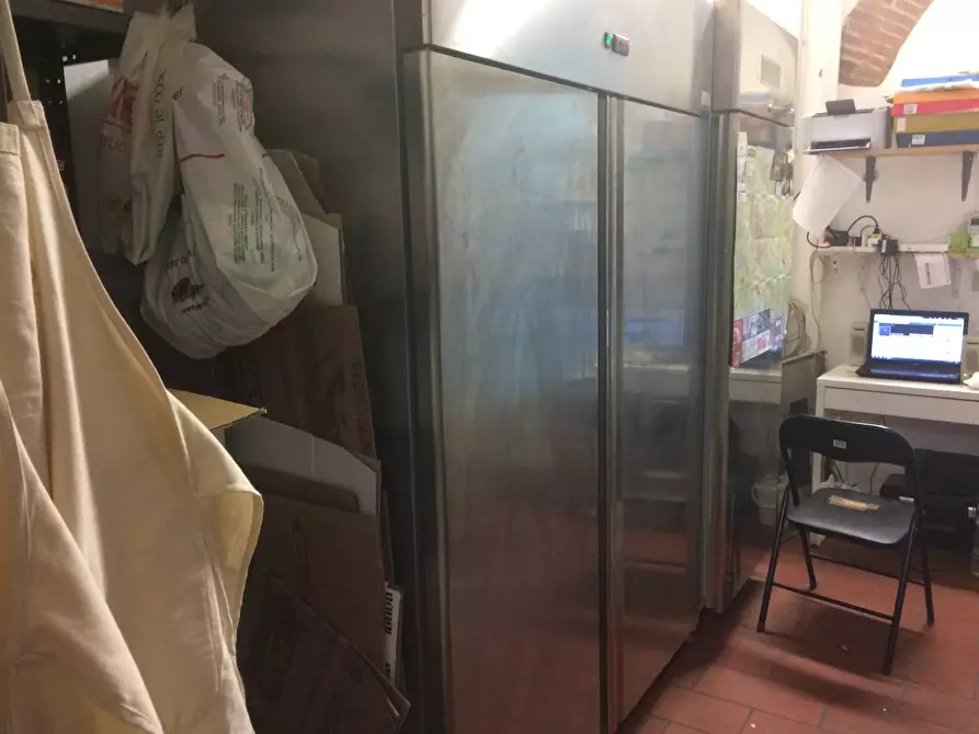 Immagine 2 di Attività commerciale in vendita  in Corso Italia a Pisa