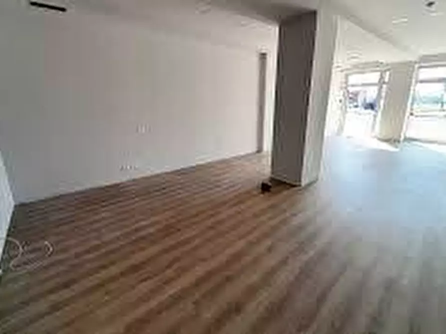 Immagine 2 di Attività commerciale in vendita  in via tosco romagnola a Cascina