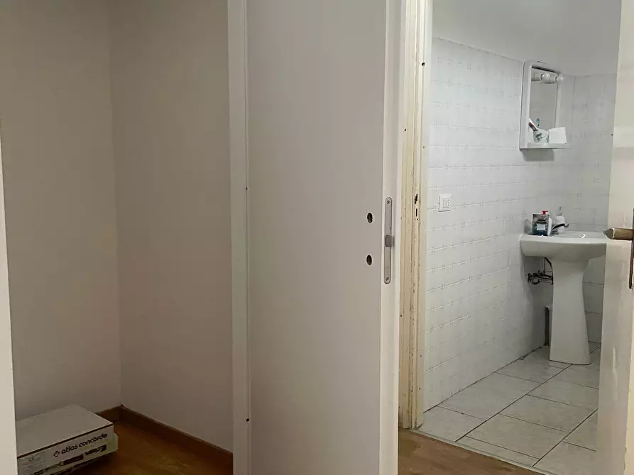 Immagine 6 di Attività commerciale in vendita  in Via Marco Mastacchi a Livorno