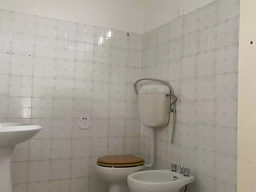 Immagine 7 di Attività commerciale in vendita  in Via Marco Mastacchi a Livorno