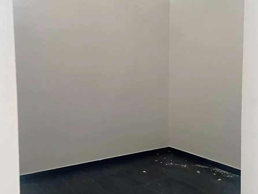 Immagine 8 di Attività commerciale in vendita  in Via Marco Mastacchi a Livorno