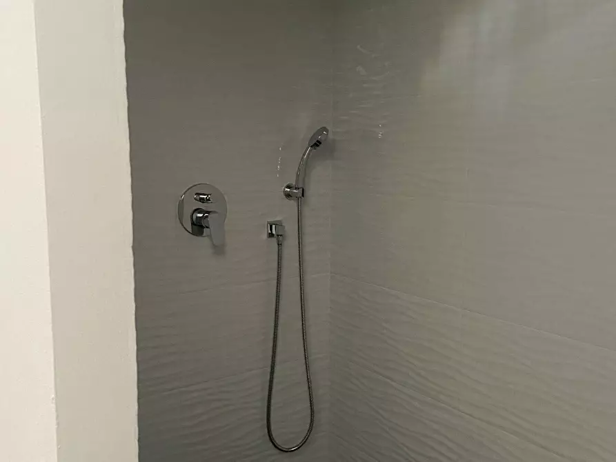 Immagine 12 di Attività commerciale in vendita  in Via Marco Mastacchi a Livorno