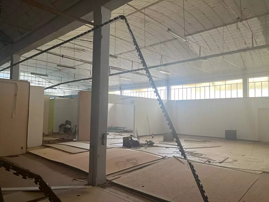 Immagine 4 di Attività commerciale in affitto  in via volterrana a Terricciola