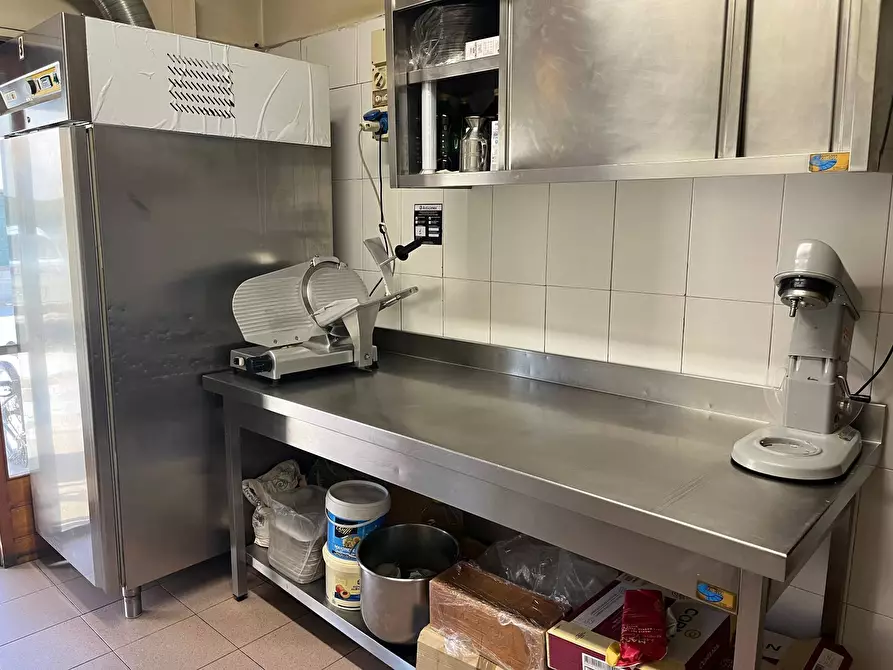 Immagine 2 di Attività commerciale in vendita  in Via Fiorentina a Pisa