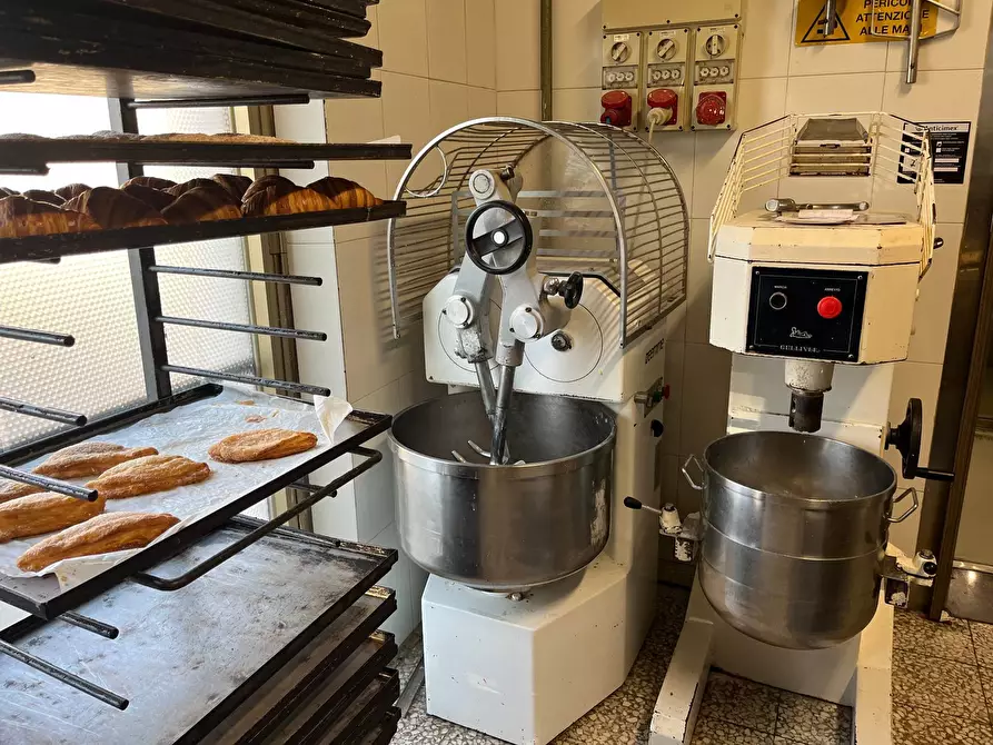 Immagine 4 di Attività commerciale in vendita  in Via Fiorentina a Pisa