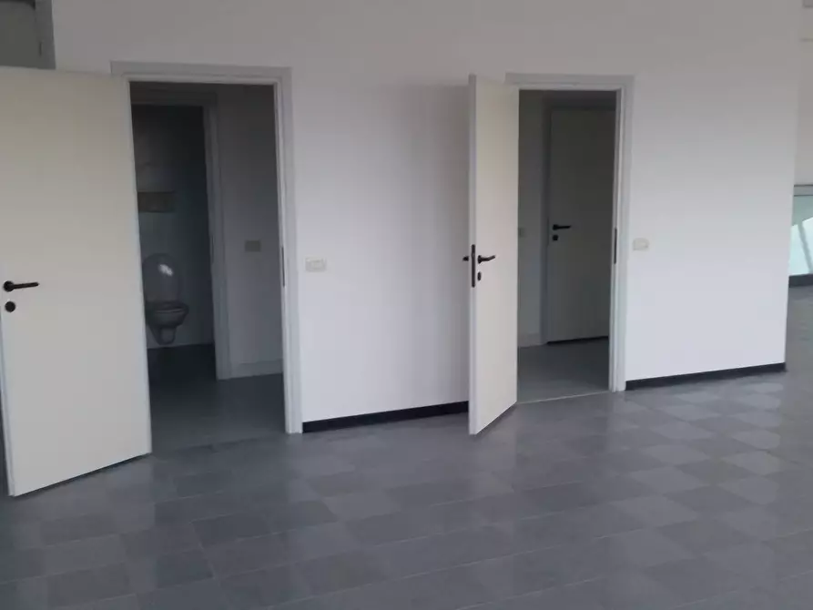 Immagine 5 di Attività commerciale in affitto  in via tegulaia a Pisa