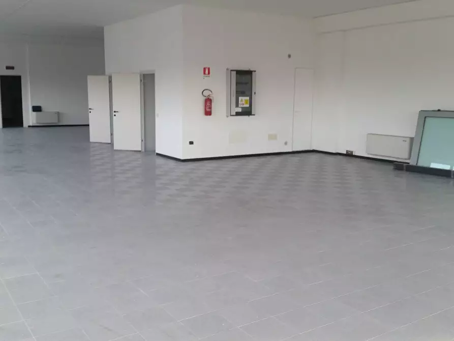 Immagine 6 di Attività commerciale in affitto  in via tegulaia a Pisa