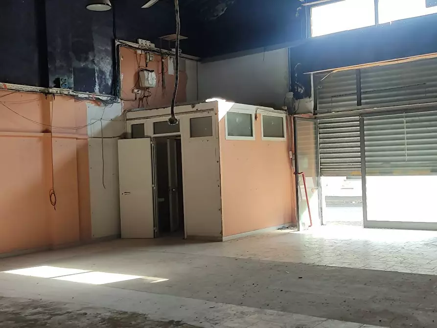 Immagine 2 di Attività commerciale in vendita  in Via Donato Rossetti a Livorno