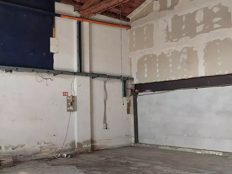 Immagine 3 di Attività commerciale in vendita  in Via Donato Rossetti a Livorno