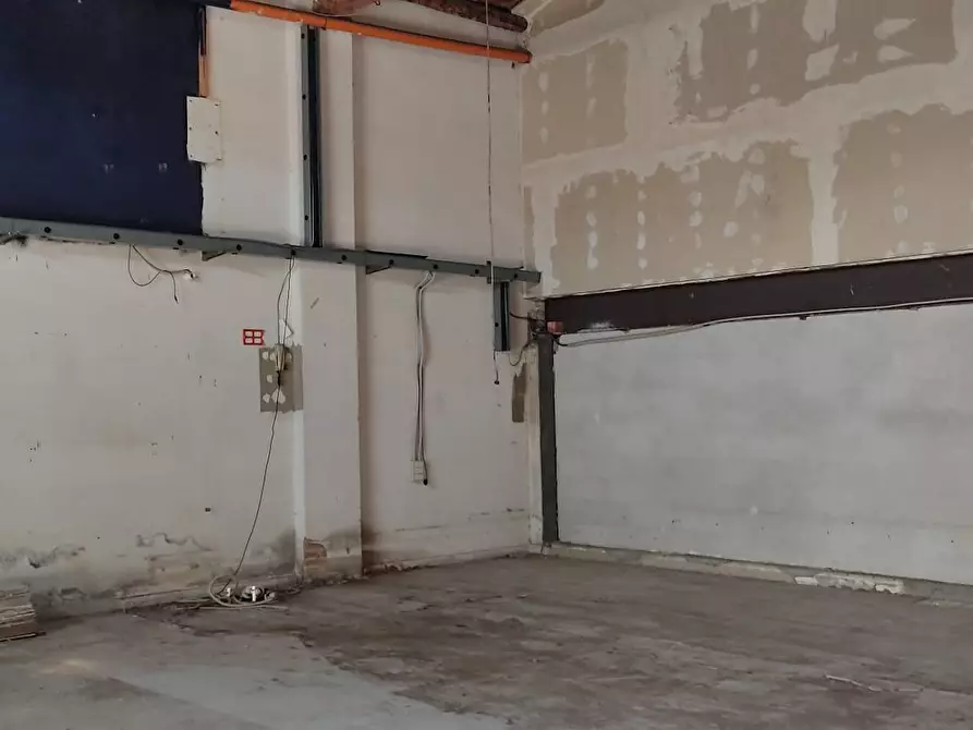 Immagine 5 di Attività commerciale in vendita  in Via Donato Rossetti a Livorno