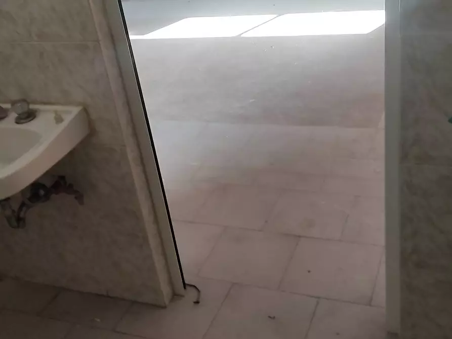 Immagine 8 di Attività commerciale in vendita  in Via Donato Rossetti a Livorno