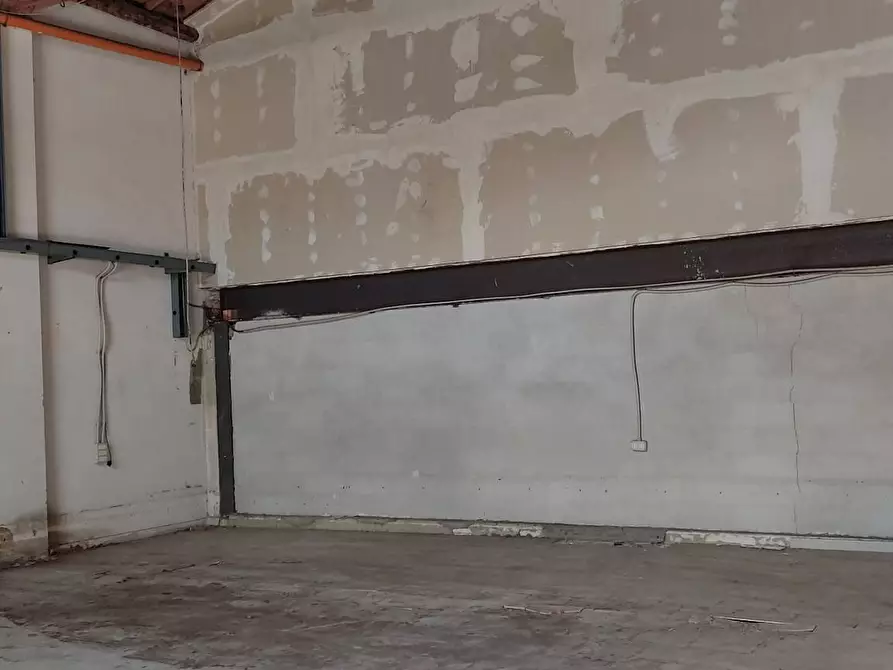 Immagine 10 di Attività commerciale in vendita  in Via Donato Rossetti a Livorno