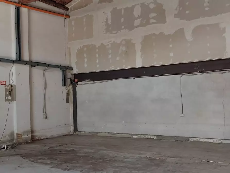 Immagine 4 di Attività commerciale in vendita  in Via Donato Rossetti a Livorno