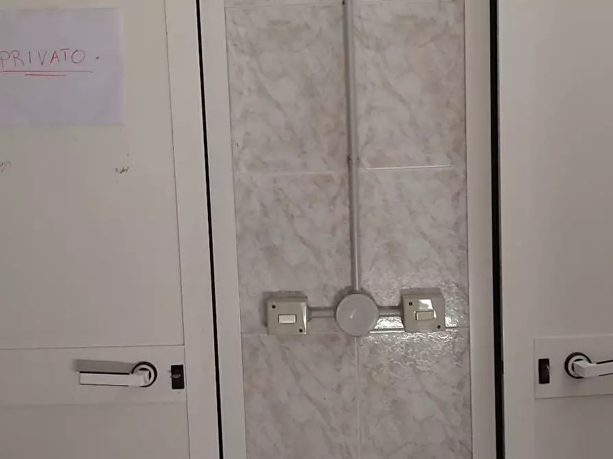 Immagine 12 di Attività commerciale in vendita  in Via Donato Rossetti a Livorno