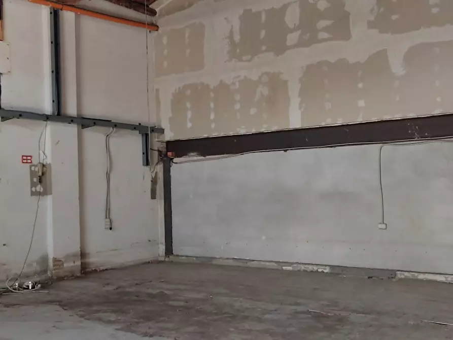 Immagine 11 di Attività commerciale in vendita  in Via Donato Rossetti a Livorno