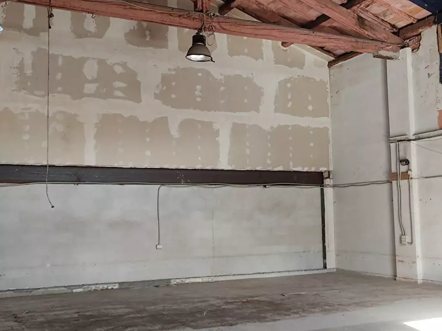 Immagine 9 di Attività commerciale in vendita  in Via Donato Rossetti a Livorno