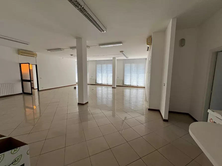 Immagine 2 di Attività commerciale in affitto  in via di MTegulaia a Pisa