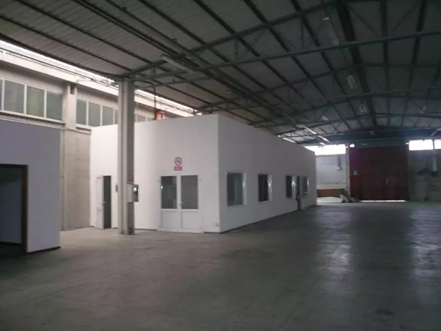 Immagine 5 di Attività commerciale in affitto  in via tegulaia a Pisa