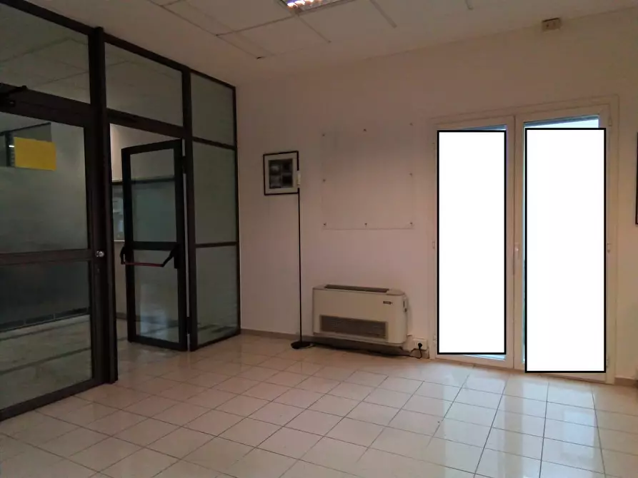 Immagine 4 di Ufficio in affitto  in Via Muratori a Livorno