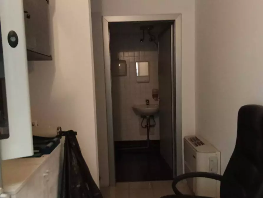 Immagine 7 di Ufficio in affitto  in Via Muratori a Livorno