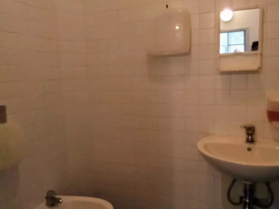 Immagine 9 di Ufficio in affitto  in Via Muratori a Livorno