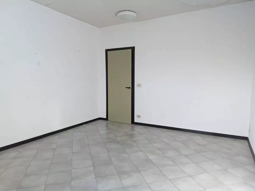 Immagine 3 di Ufficio in affitto  in Via Muratori a Livorno