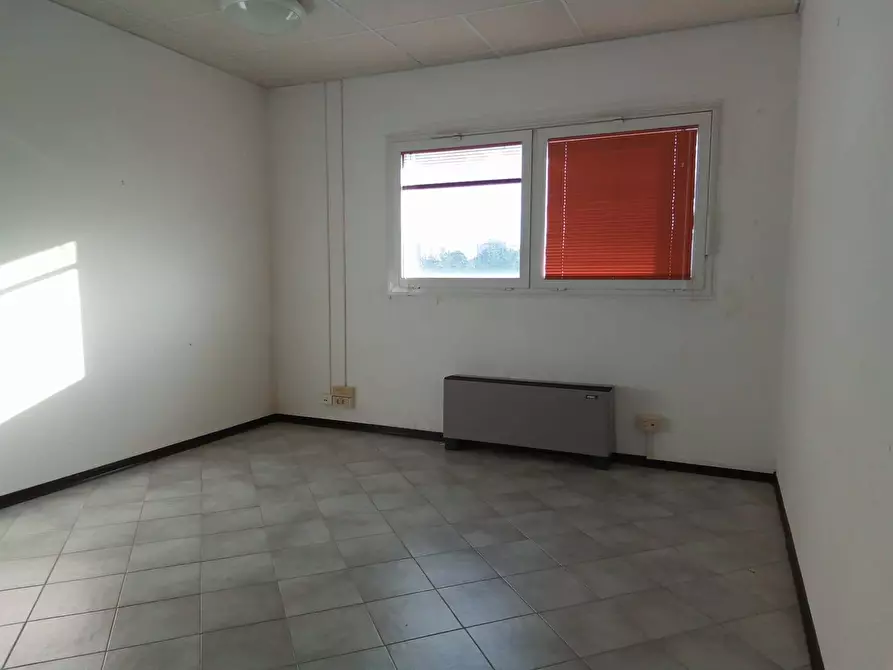 Immagine 5 di Ufficio in affitto  in Via Muratori a Livorno