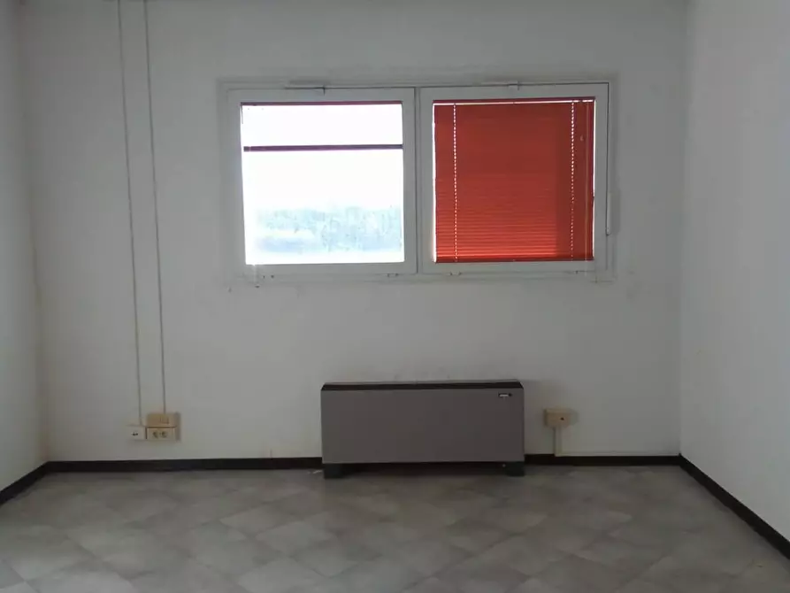 Immagine 2 di Ufficio in affitto  in Via Muratori a Livorno