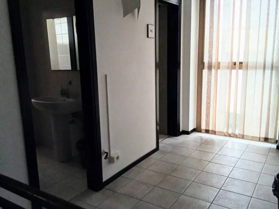 Immagine 7 di Ufficio in affitto  in Via Muratori a Livorno